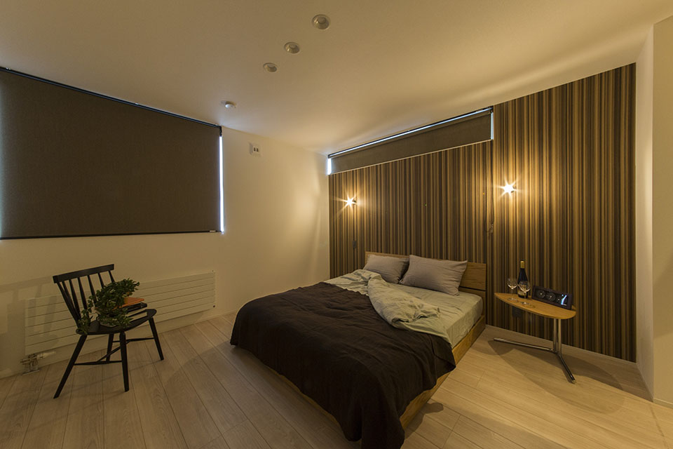 寝室 ベッド 間接照明 ライト チェア 観葉植物 | シンプル、北欧 | HACO BASIC | インゾーネの家