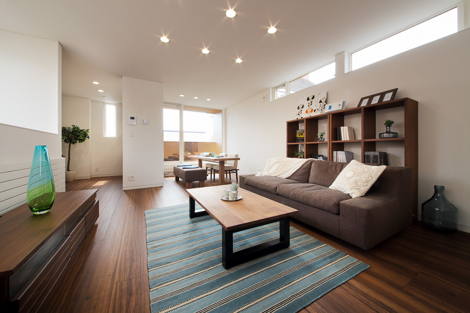 札幌のシンプルな家で空間を楽しむ