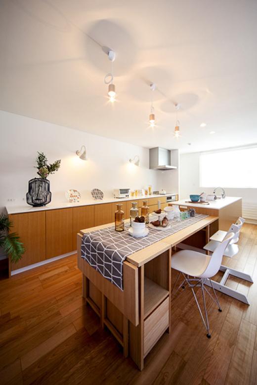 インゾーネの家 明るい光の中で<br>リラックスしながら毎日を楽しむ家。