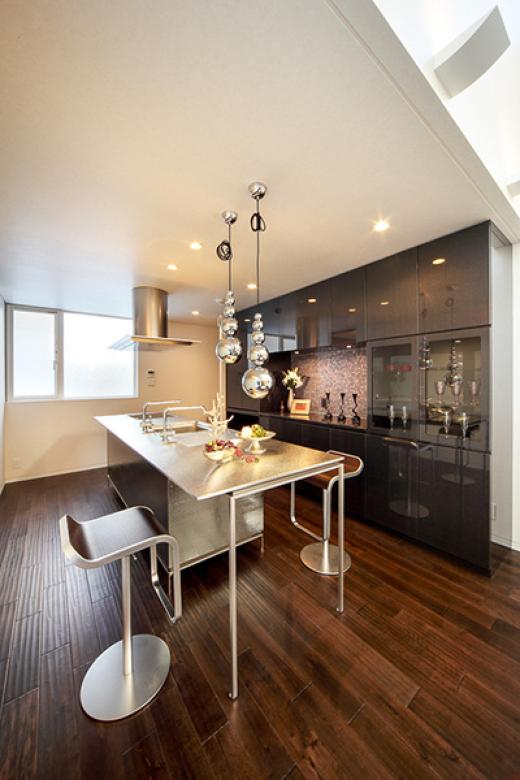 インゾーネの家 個性的なアイテムが<br>生活を華やかに彩る家。