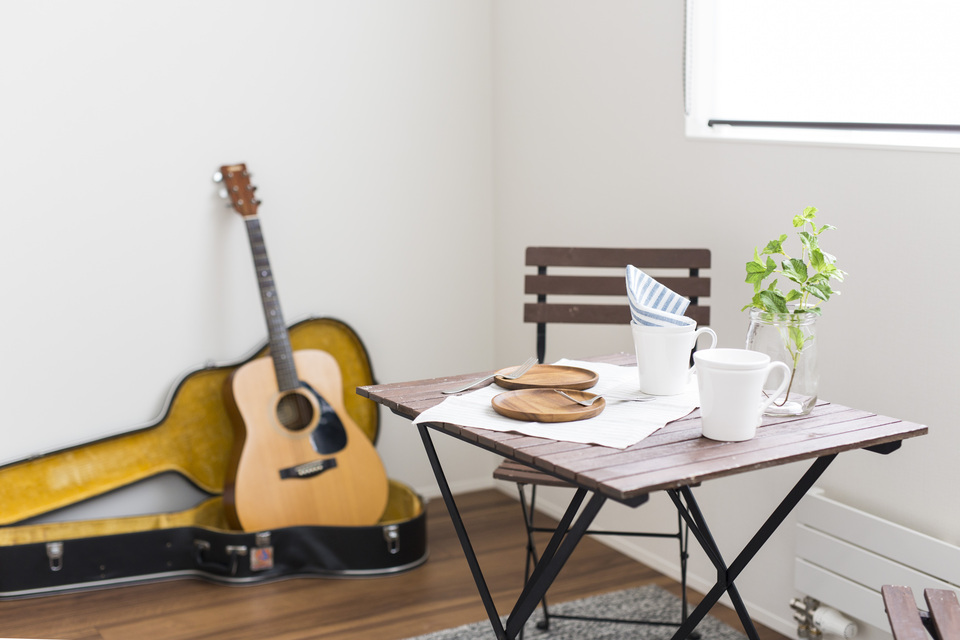 テーブル チェア ギター ウッド | シンプル | HACO BASIC | インゾーネの家