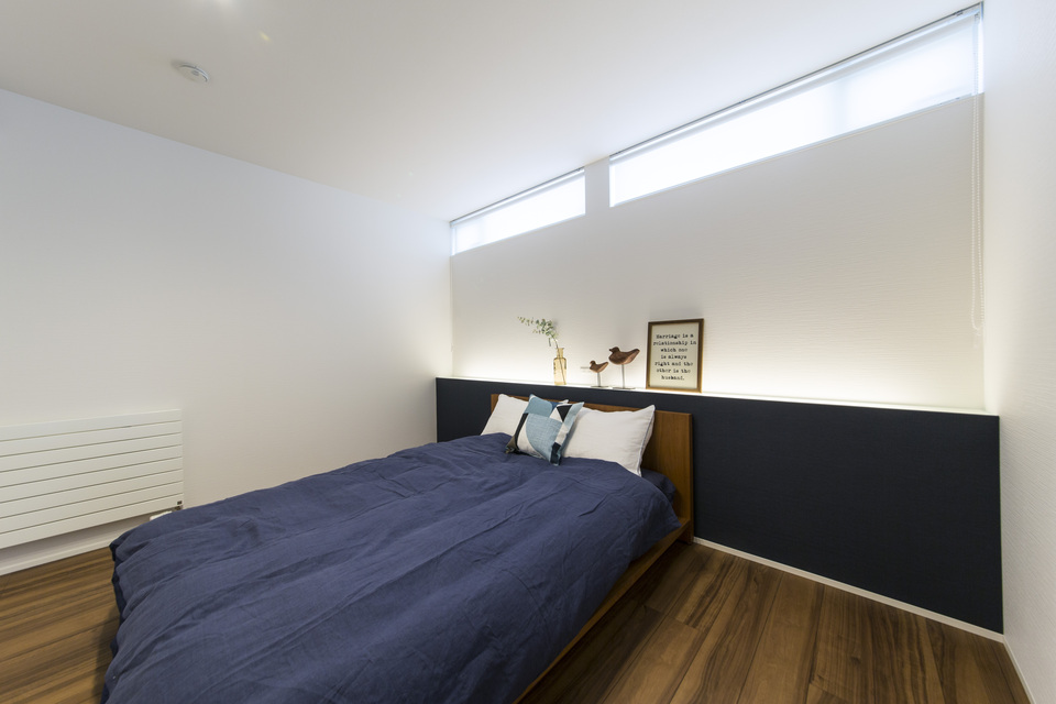 間接照明 寝室 ベッド | シンプル | HACO BASIC | インゾーネの家