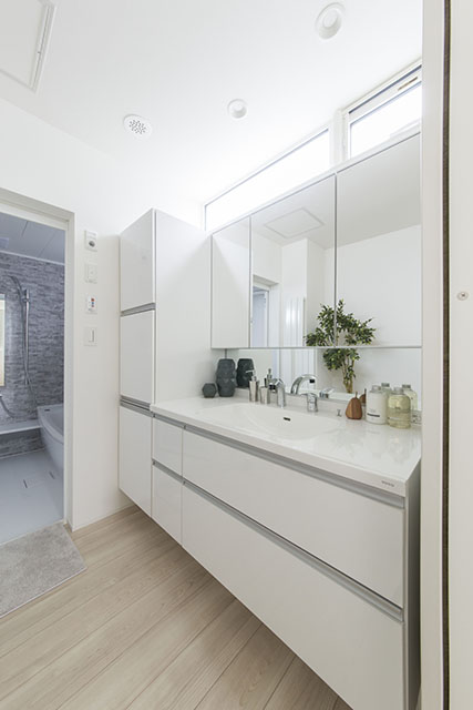 洗面 鏡 ユーティリティ 浴室 バスルーム | シンプル、北欧 | HACO BASIC | インゾーネの家