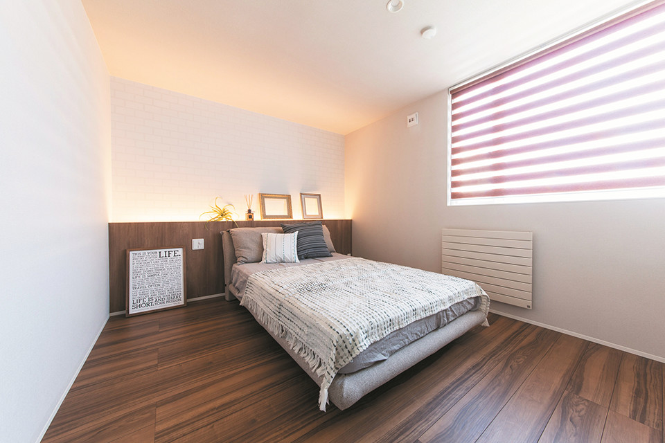 フローリング ウッド 寝室 ベッド 間接照明 | シンプル、北欧 | HACO BASIC | インゾーネの家