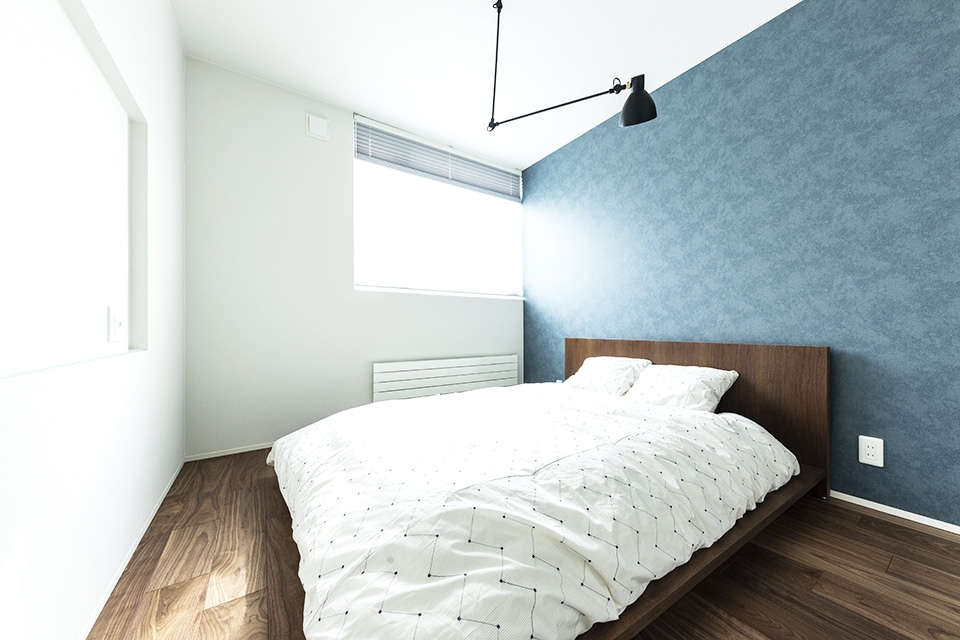 ベッド 寝室 照明 | シンプル、モダン | HACO BASIC | インゾーネの家