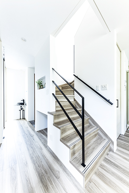 階段 | シンプル、モダン | HACO BASIC | インゾーネの家