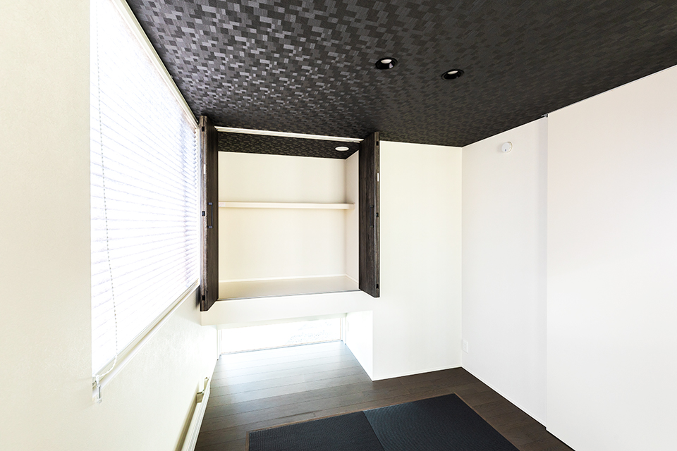 和室 黒い畳 収納 | ホテルライク | HACO BASIC | インゾーネの家