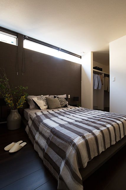 寝室 ベッド クローゼット | シンプル、モダン | HACO FREE | インゾーネの家