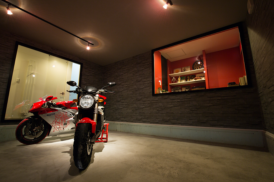 ガレージ バイク ライト 照明 | シンプル、モダン | HACO FREE | インゾーネの家