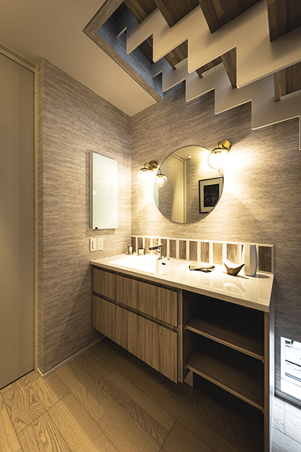 手洗い 鏡 照明 階段 | ホテルライク | HACO FREE | インゾーネの家