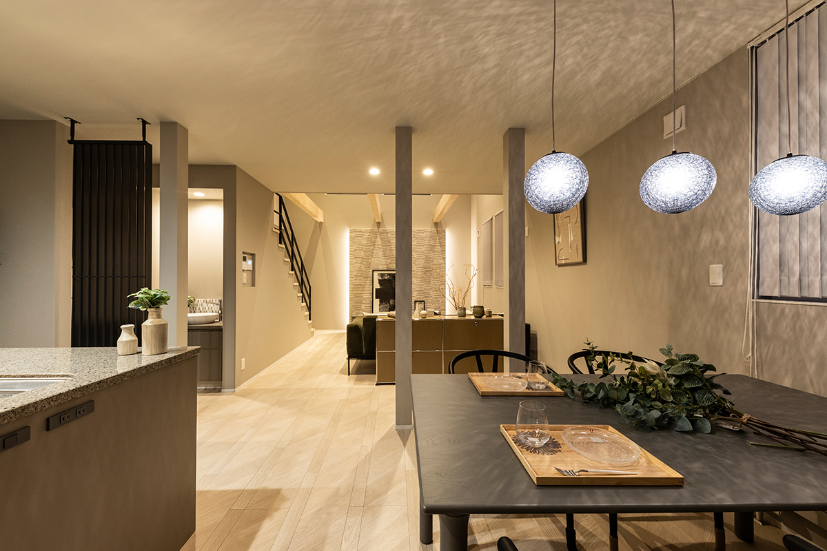 リビング ダイニング キッチン インテリア 階段 照明 間接照明 LDK 北欧モダン | ホテルライク | HACO FREE | インゾーネの家