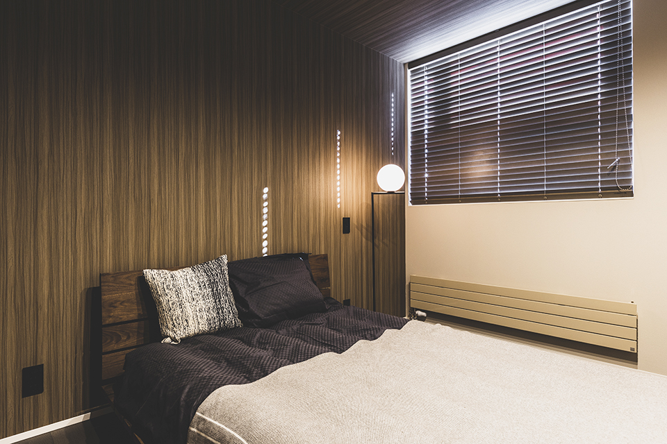 寝室 ベッド 照明 ブラインド | ホテルライク | HACO SPECIAL | インゾーネの家