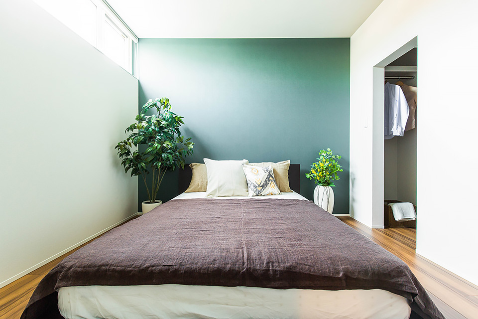 観葉植物 ベッド 寝室 クローゼット | レトロ、ヴィンテージ | HACO STYLE | インゾーネの家