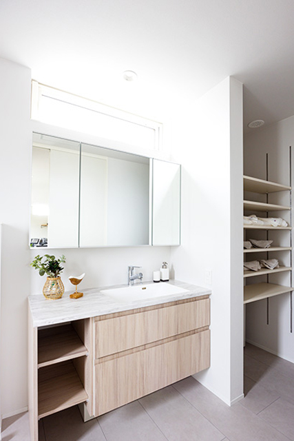 手洗い 洗面 鏡 収納 | モダン、北欧 | HACO STYLE | インゾーネの家
