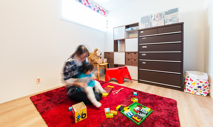 子ども部屋 キッズスペース ラグマット おもちゃ | インゾーネの家