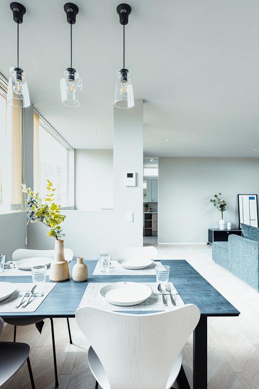 インゾーネの家 家族でくつろぎの時間を過ごす家