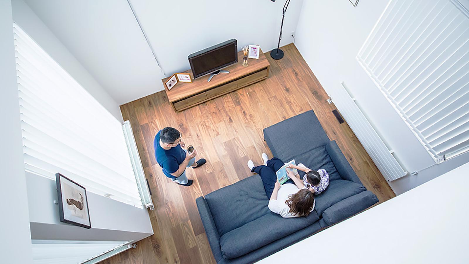 インゾーネの家:家族の時間を大事に考えた吹き抜けリビングの明るい家。