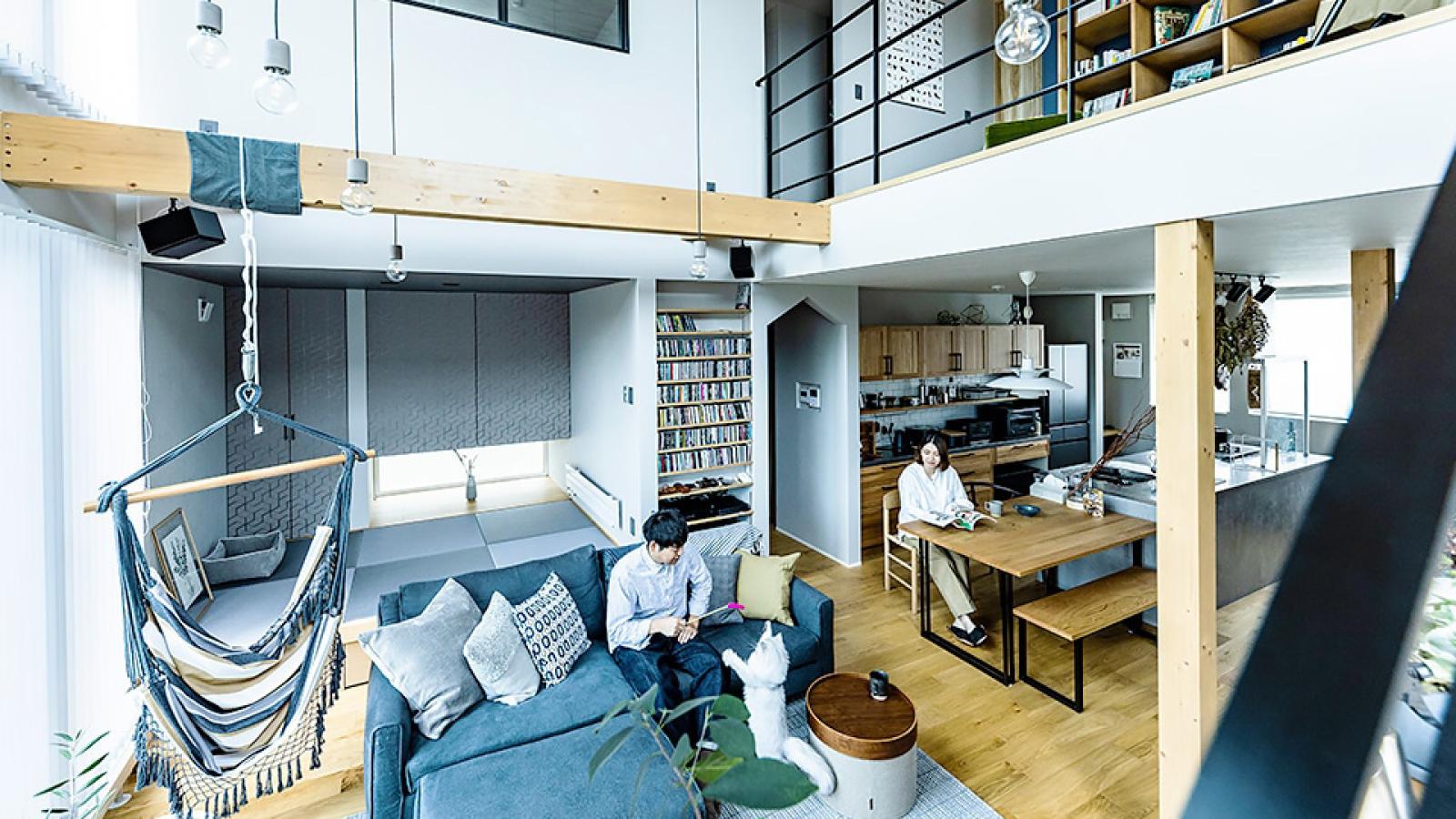 インゾーネの家:夫婦のこだわりが満載吹き抜けと薪ストーブの家