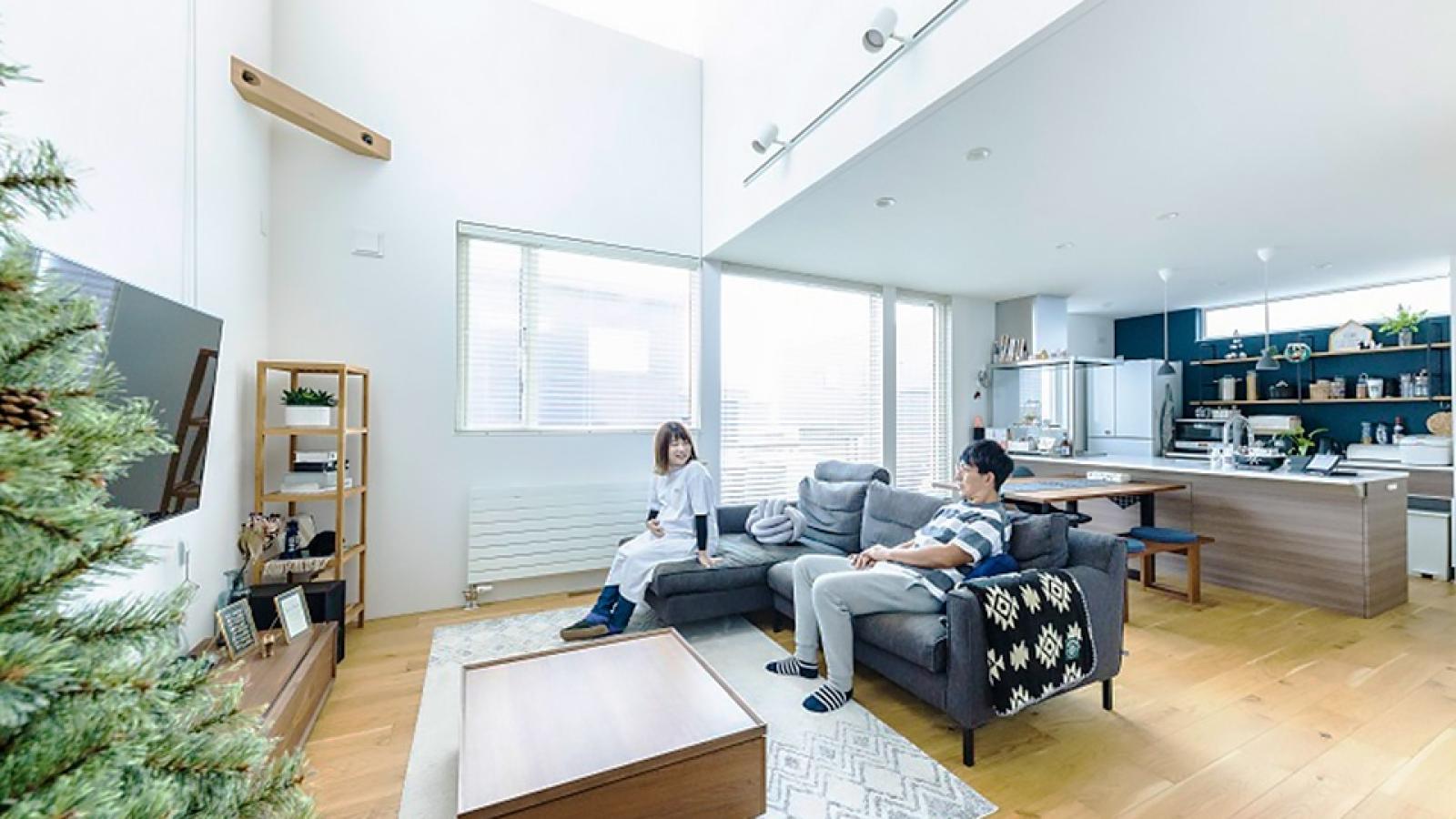 インゾーネの家:静かな環境の中で、シンプルな暮らしに自分らしさを飾って。